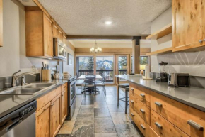 3BR Mountain Views Hot Tub Balcony Townhome Breckenridge